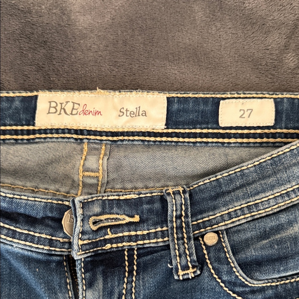 BKE Stella Cropped Stretch Jeans in Faded Blue Wash - Picture 2 of 4